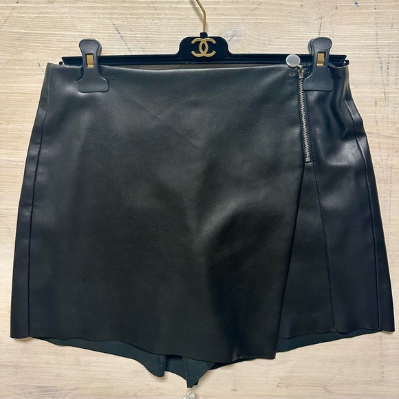 Zara Pants - The Faux leather short you must have!!!!